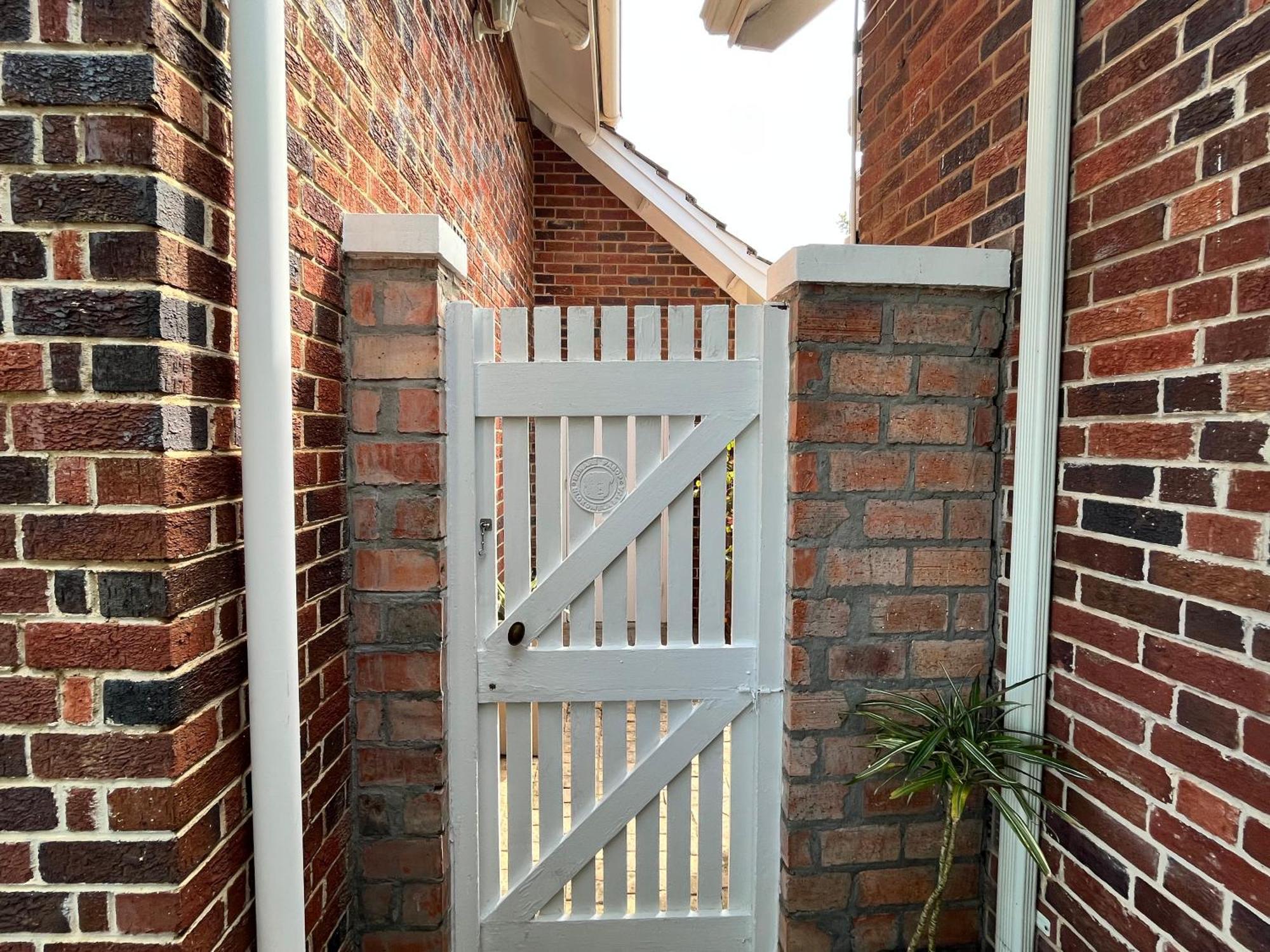 Somerset West Garden Apartments 2 Экстерьер фото